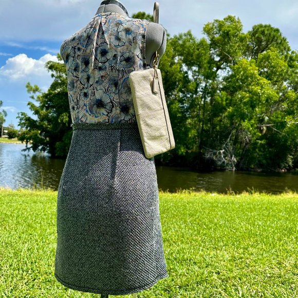 COACH Platinum Gold Metallic Lg Leather Wristlet Clutch 13276 Evening Formal Y2K - Picture 3 of 16